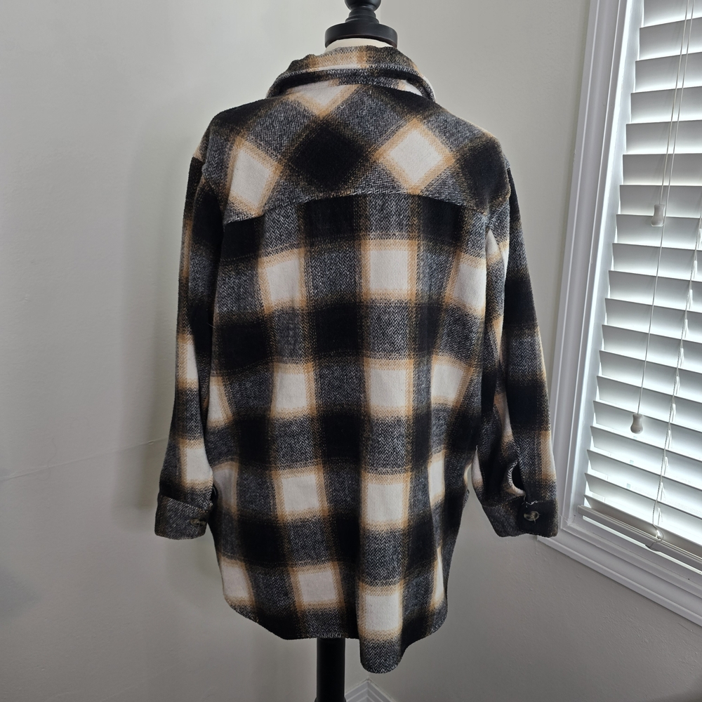 Time and Tru Black and White Plaid Button-Up Shacket - Picture 3 of 6